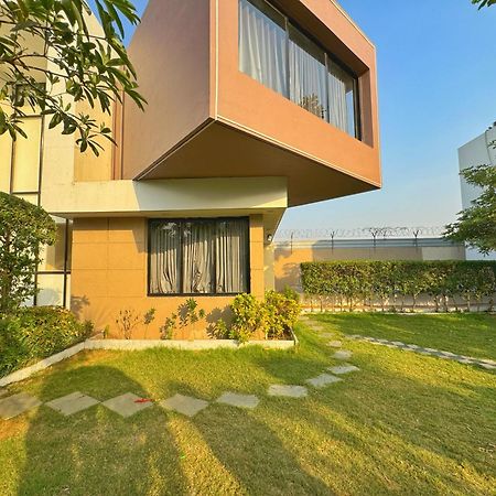 Castillo The Villa Near Kamrej Surat Exterior foto
