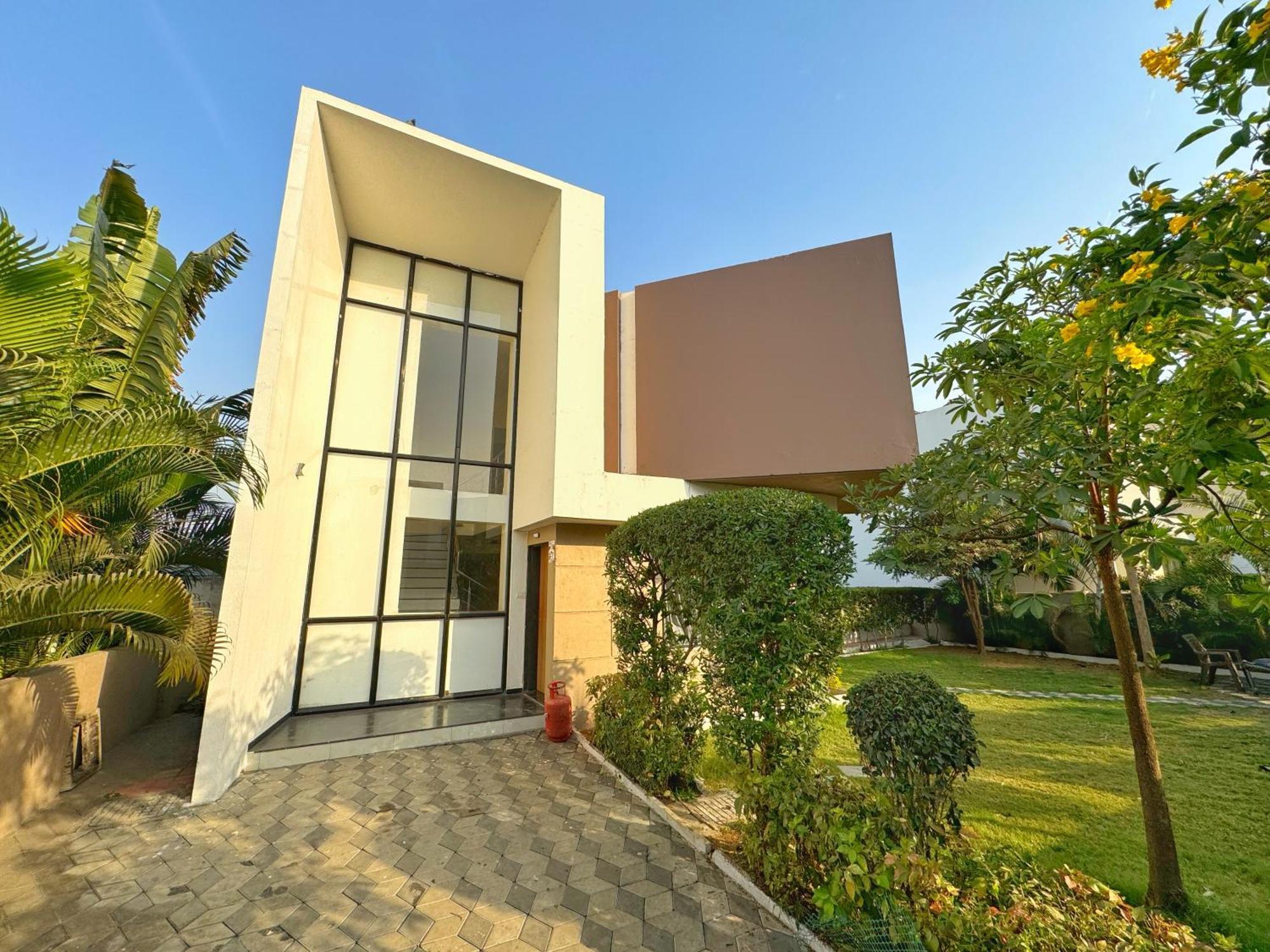 Castillo The Villa Near Kamrej Surat Exterior foto