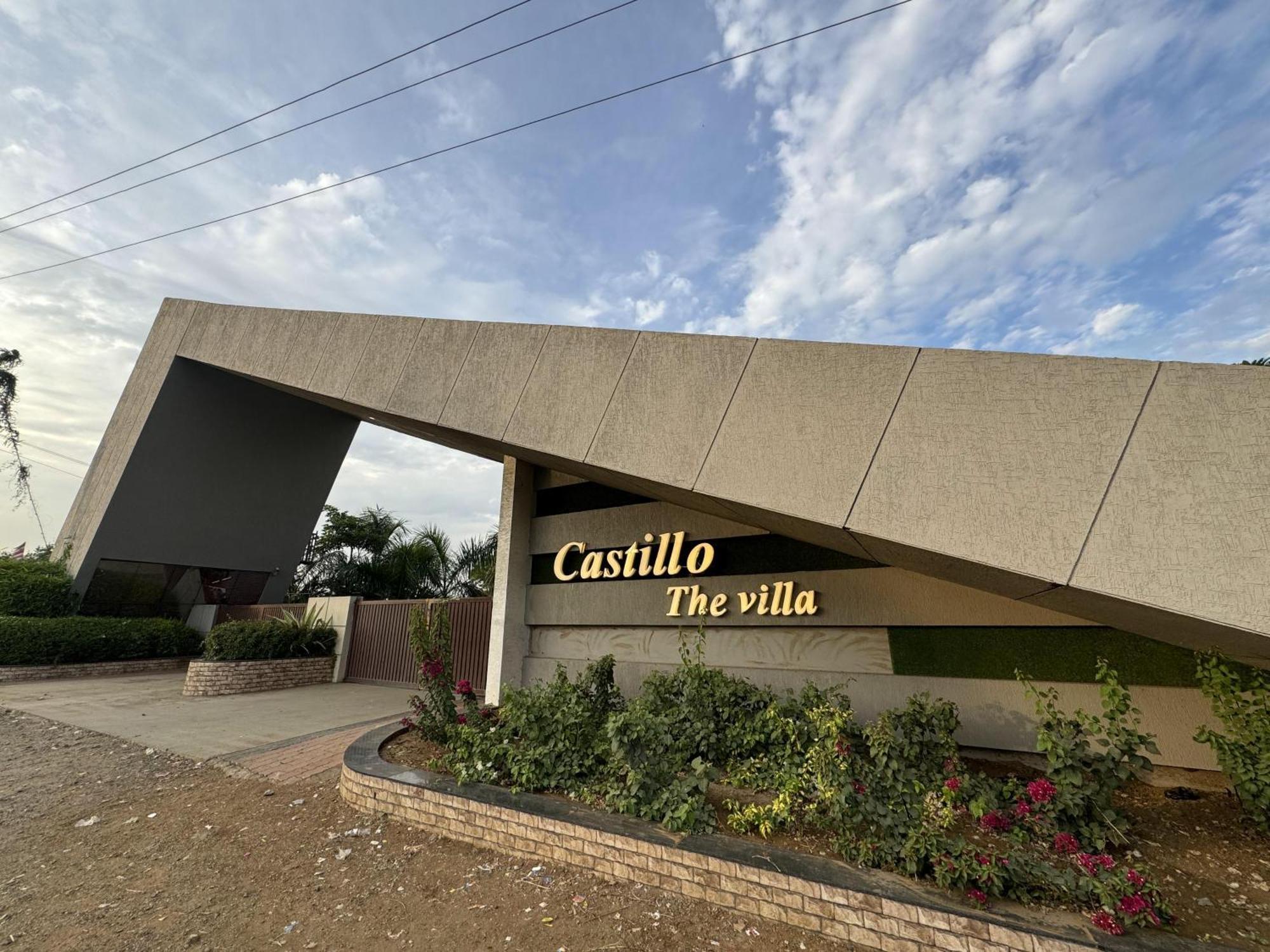 Castillo The Villa Near Kamrej Surat Exterior foto